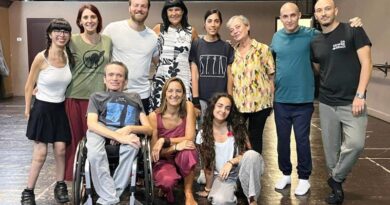 “Glossario di famiglia” allo Spazio Diamante: il corpo come linguaggio universale dell’affettività e della fragilità