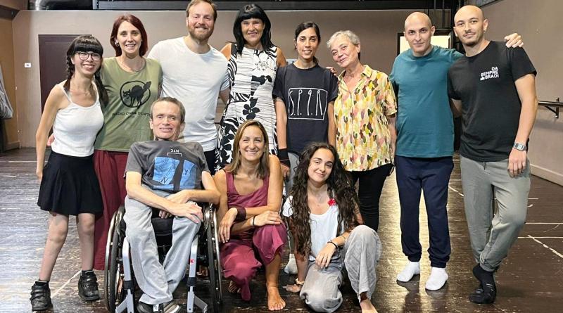 “Glossario di famiglia” allo Spazio Diamante: il corpo come linguaggio universale dell’affettività e della fragilità